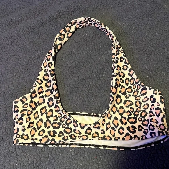 Bikini - Picture 2 of 3